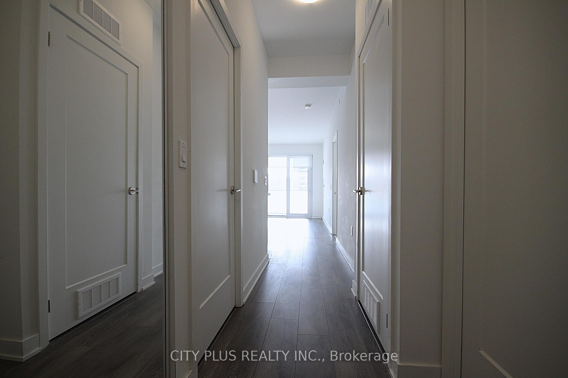 Front of Unit 809, 105 Oneida Crescent