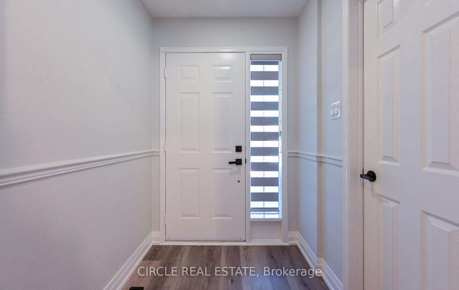 Photo 3 of 32 Torada Court, Brampton, Snelgrove — HOMEH