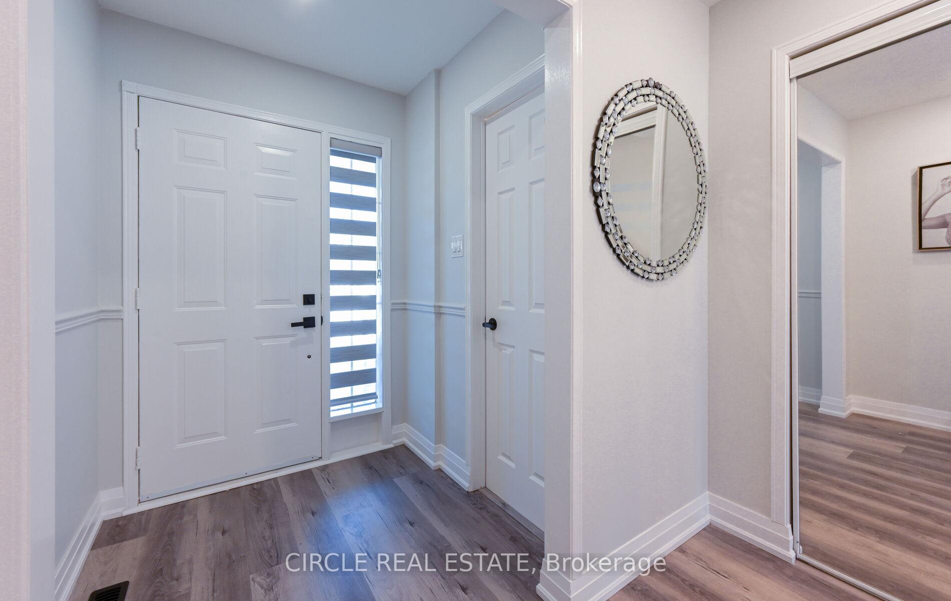 Photo 4 of 32 Torada Court, Brampton, Snelgrove — HOMEH