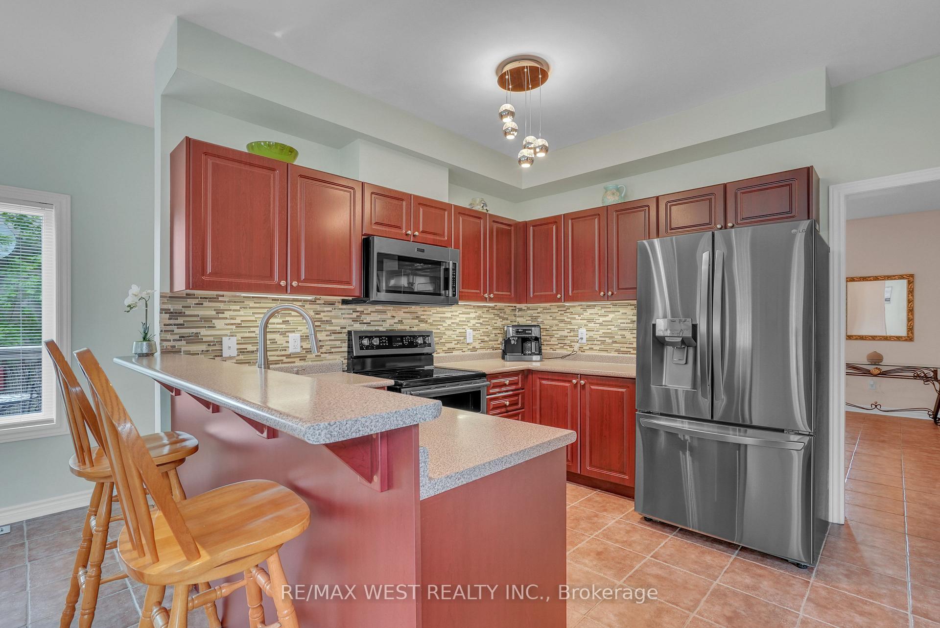 Photo 5 of 423 Mapleton Avenue, Barrie, Ardagh — HOMEH