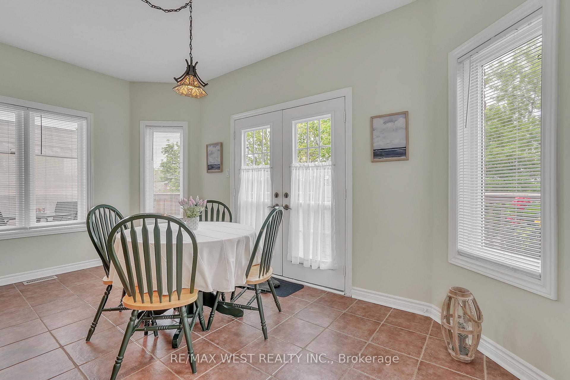 Photo 6 of 423 Mapleton Avenue, Barrie, Ardagh — HOMEH