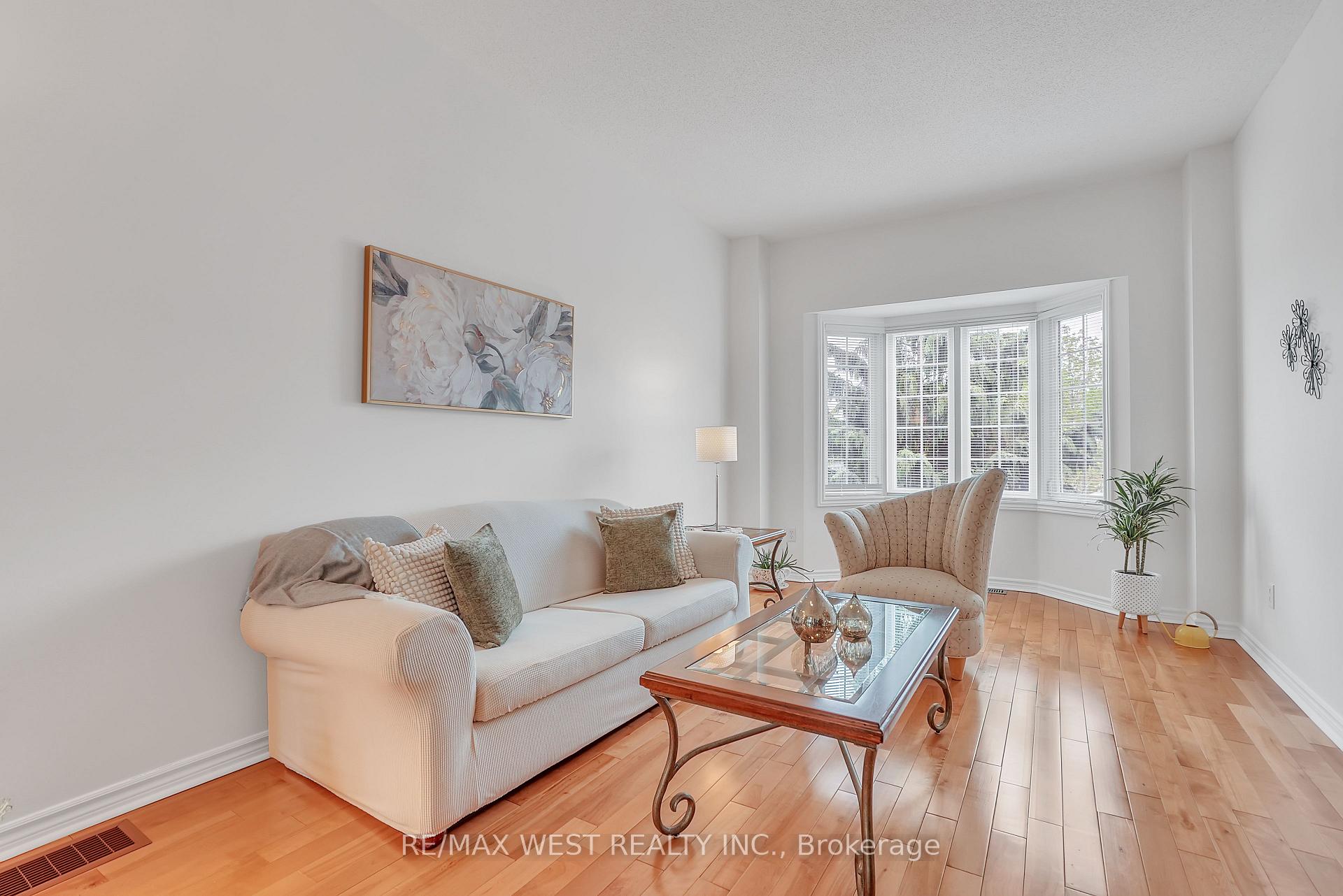 Photo 8 of 423 Mapleton Avenue, Barrie, Ardagh — HOMEH