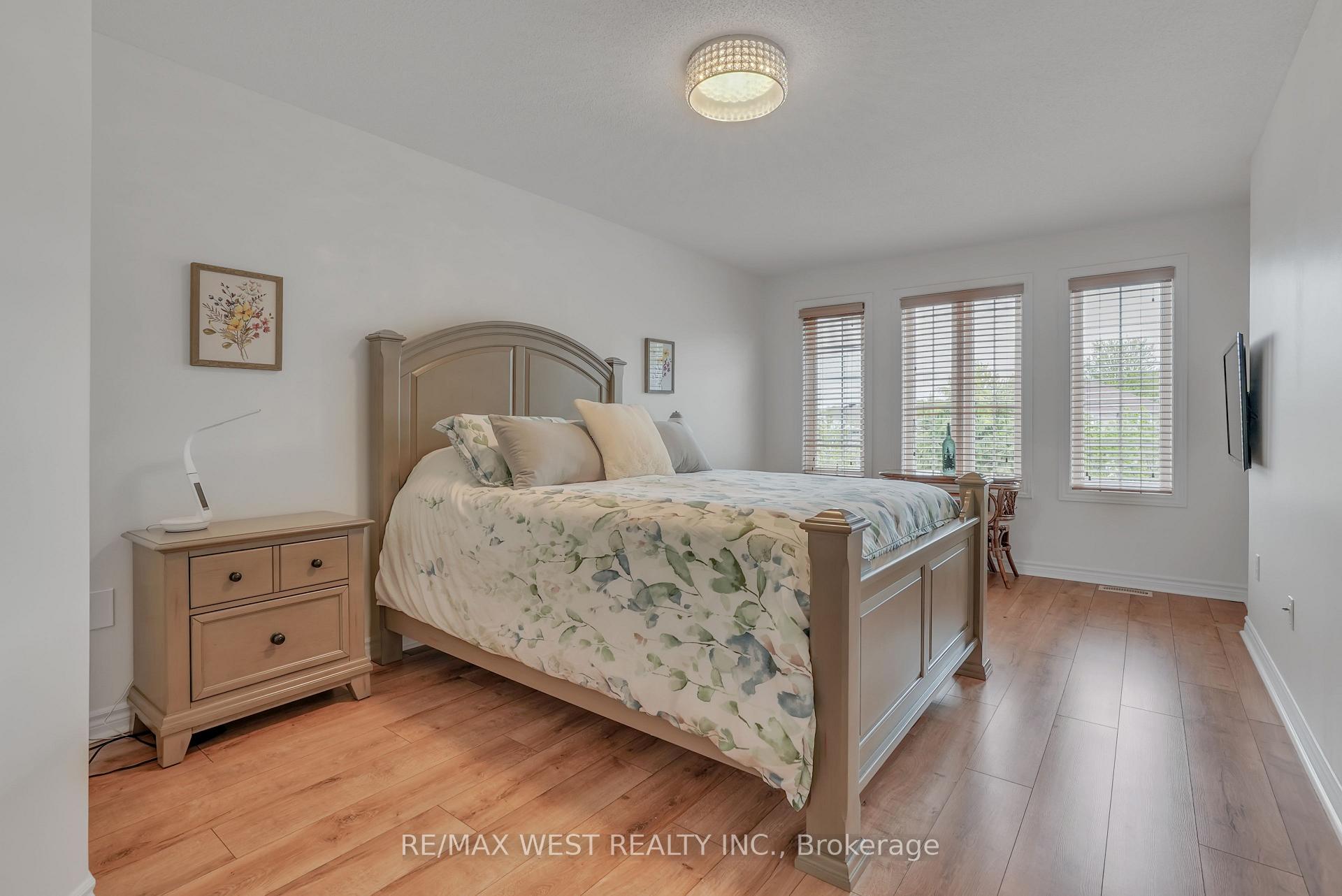 Photo 10 of 423 Mapleton Avenue, Barrie, Ardagh — HOMEH