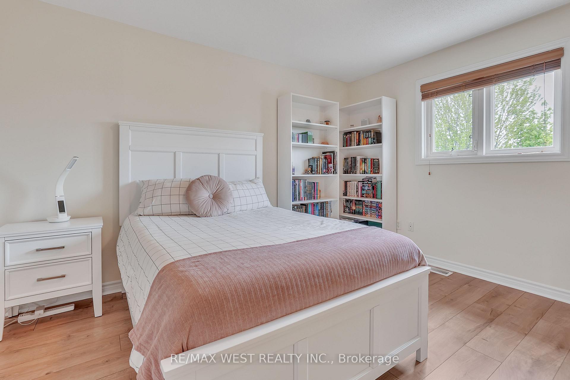 Photo 12 of 423 Mapleton Avenue, Barrie, Ardagh — HOMEH