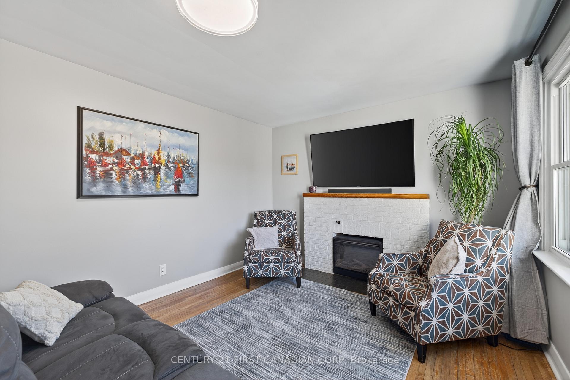 Photo 10 of 118 Gordon Street, Sarnia — HOMEH