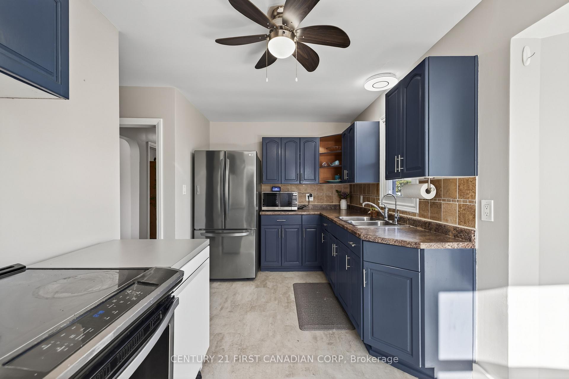 Photo 4 of 118 Gordon Street, Sarnia — HOMEH