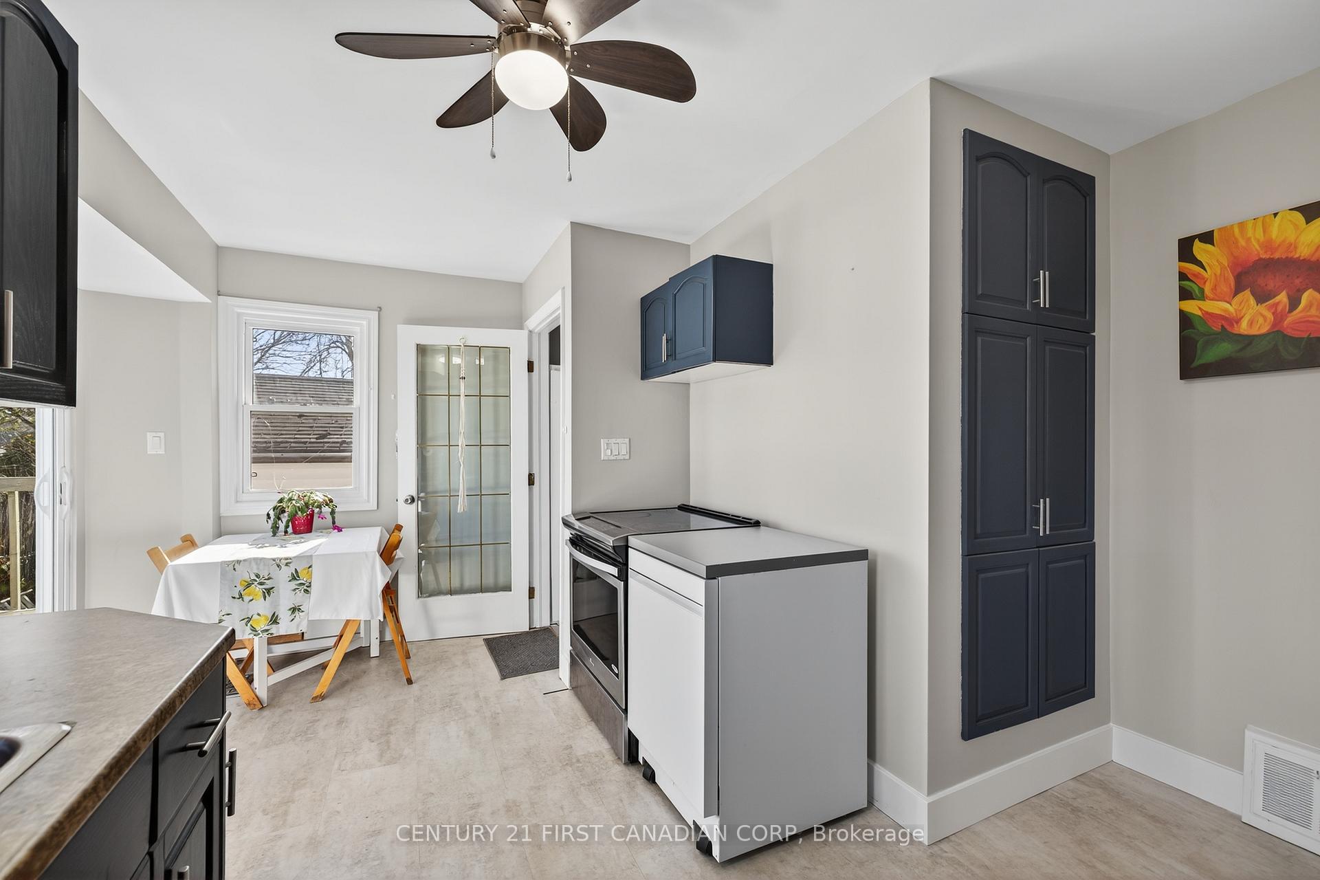 Photo 12 of 118 Gordon Street, Sarnia — HOMEH