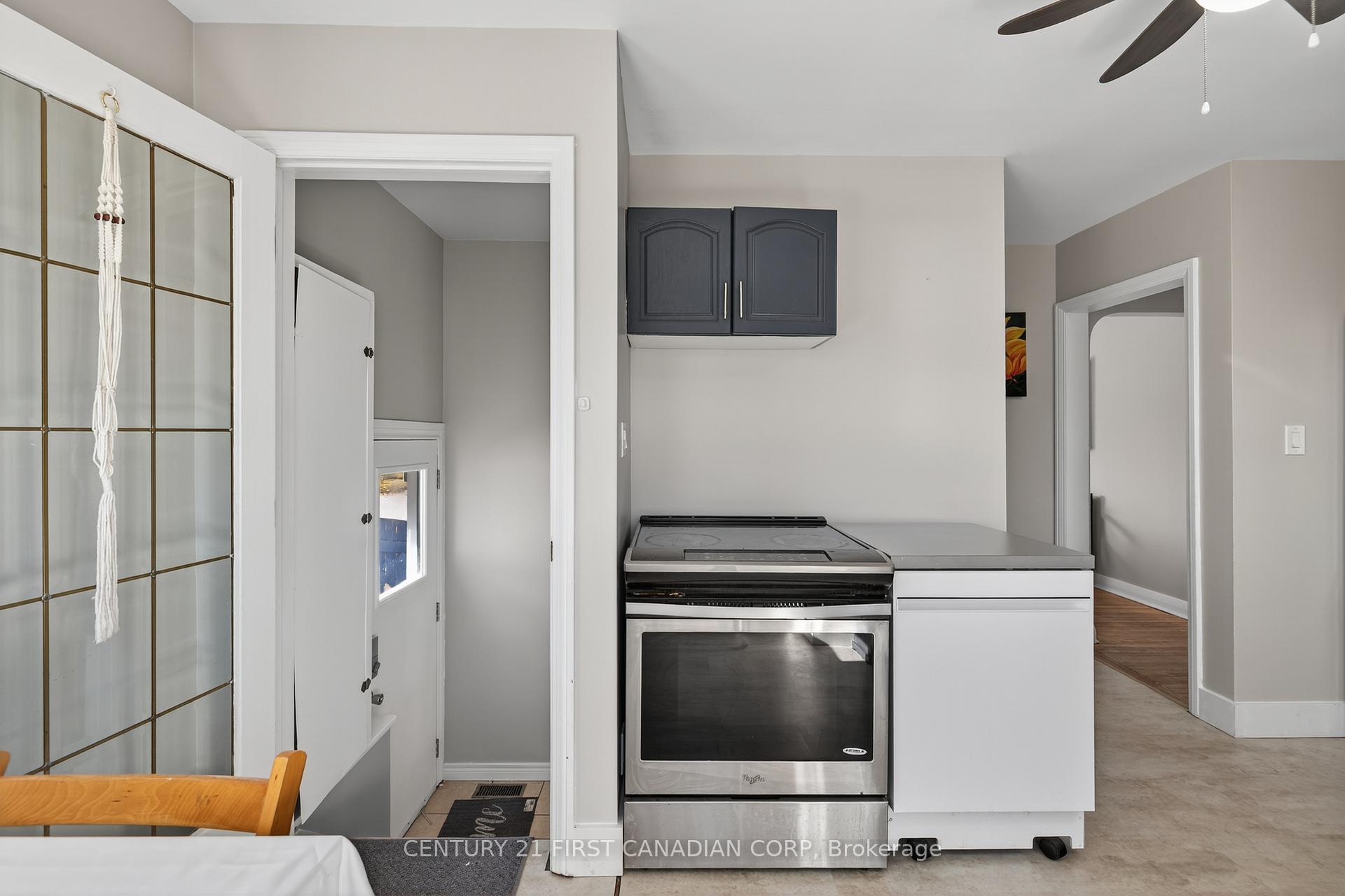 Photo 7 of 118 Gordon Street, Sarnia — HOMEH