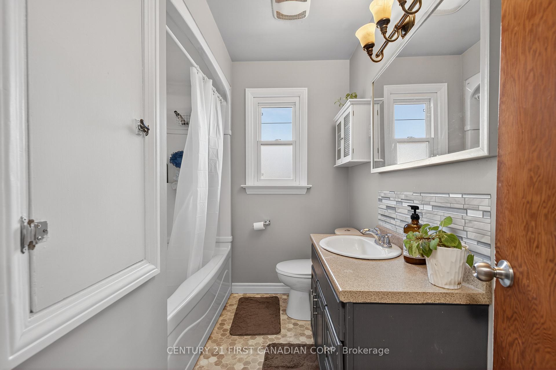 Photo 25 of 118 Gordon Street, Sarnia — HOMEH
