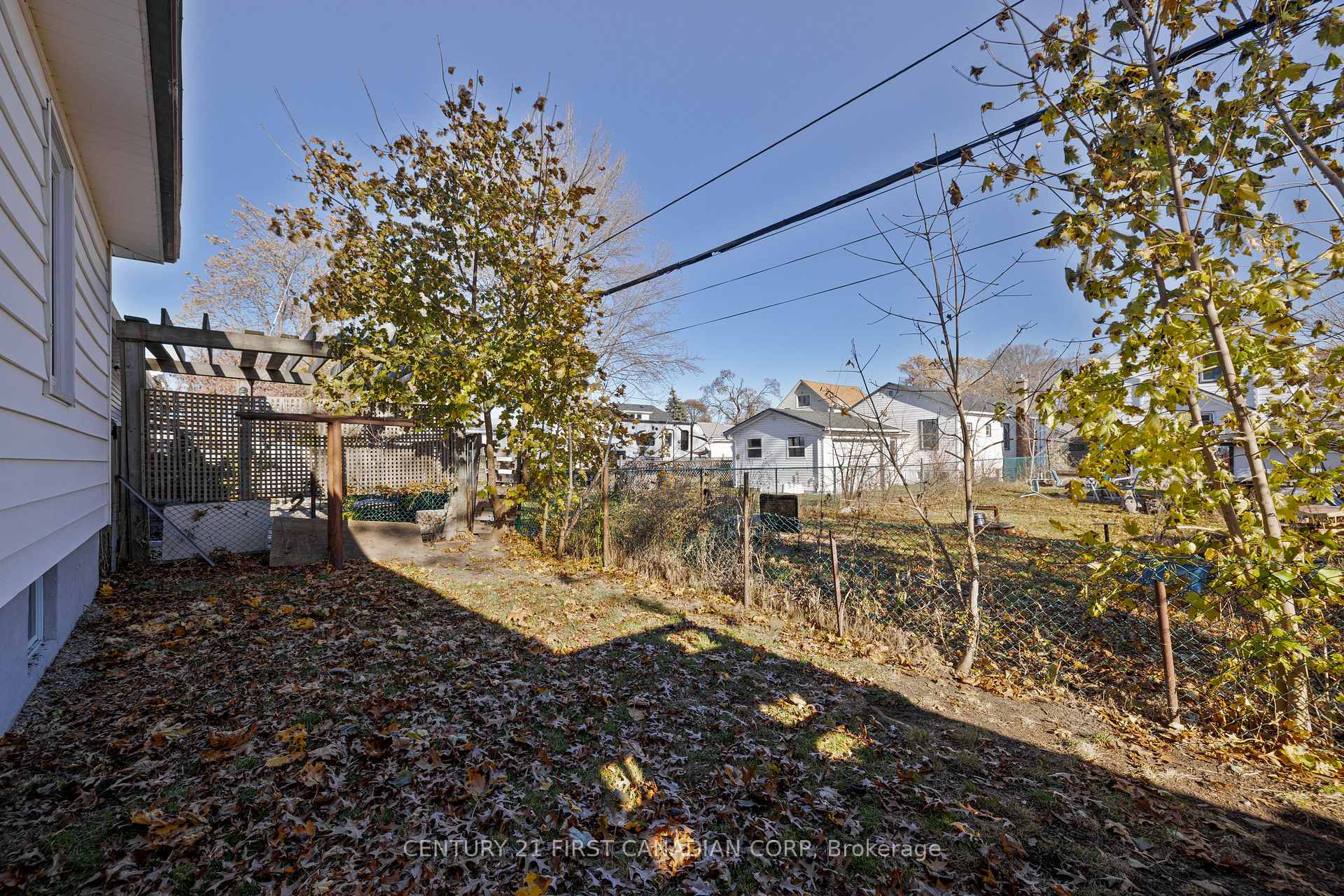 Photo 14 of 118 Gordon Street, Sarnia — HOMEH
