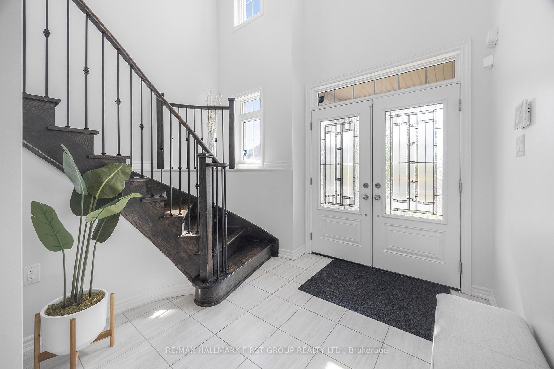 Photo 4 of 154 Lyle Drive, Clarington, Bowmanville — HOMEH
