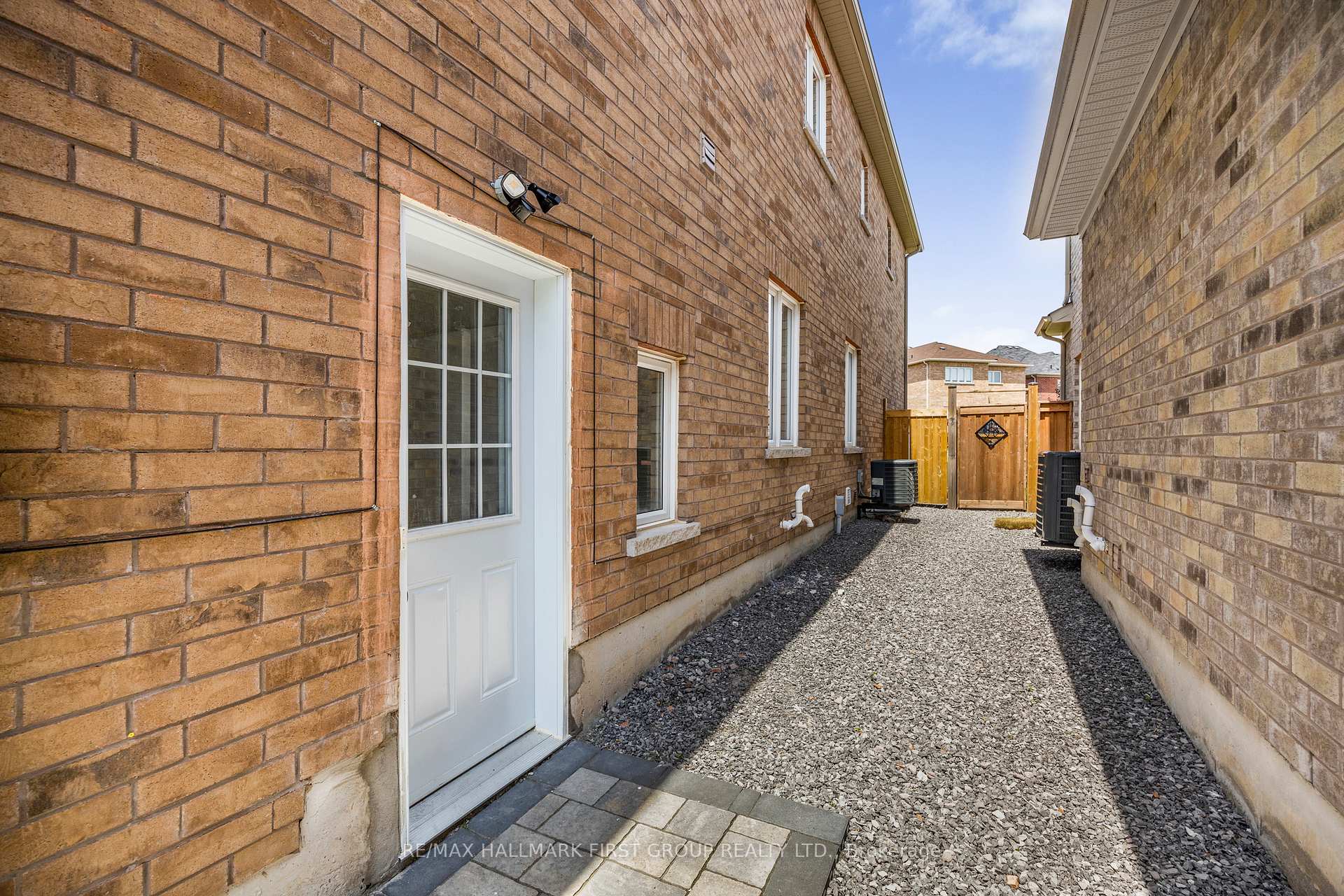 Photo 44 of 154 Lyle Drive, Clarington, Bowmanville — HOMEH