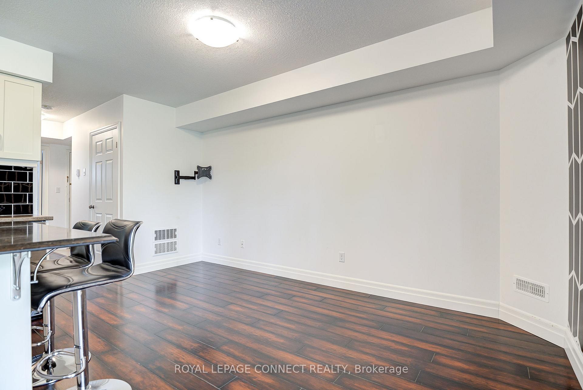 Photo 5 of Unit 5B, 1180 Countrystone Drive, Kitchener, Highland West — HOMEH