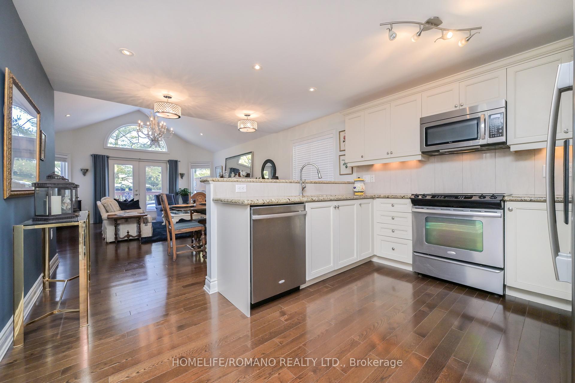 Photo 4 of Unit 13, 72 Tuscany Grande, New Tecumseth, Rural New Tecumseth — HOMEH
