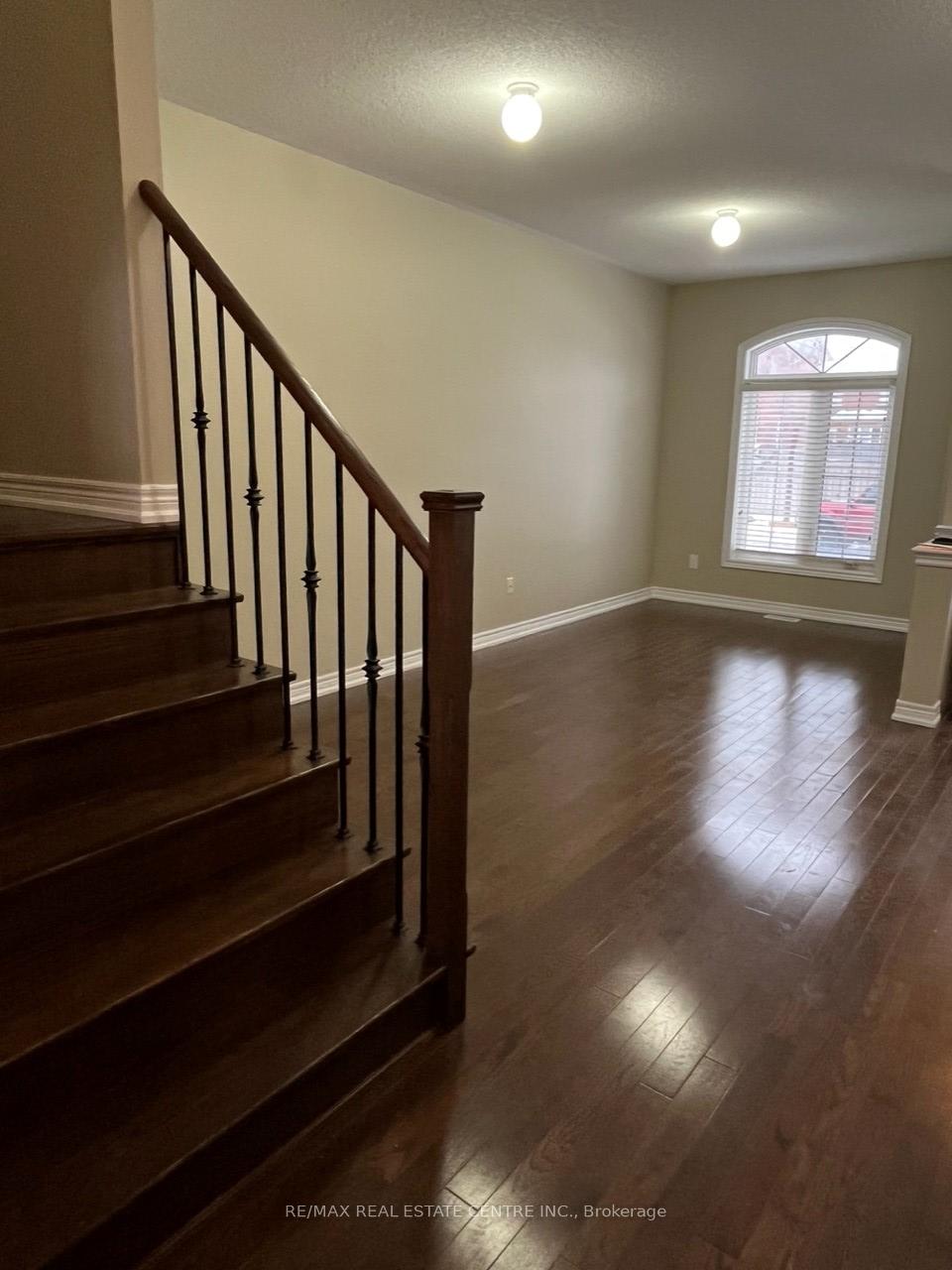 Photo 2 of 541 Vaughan Court, Milton, Scott — HOMEH