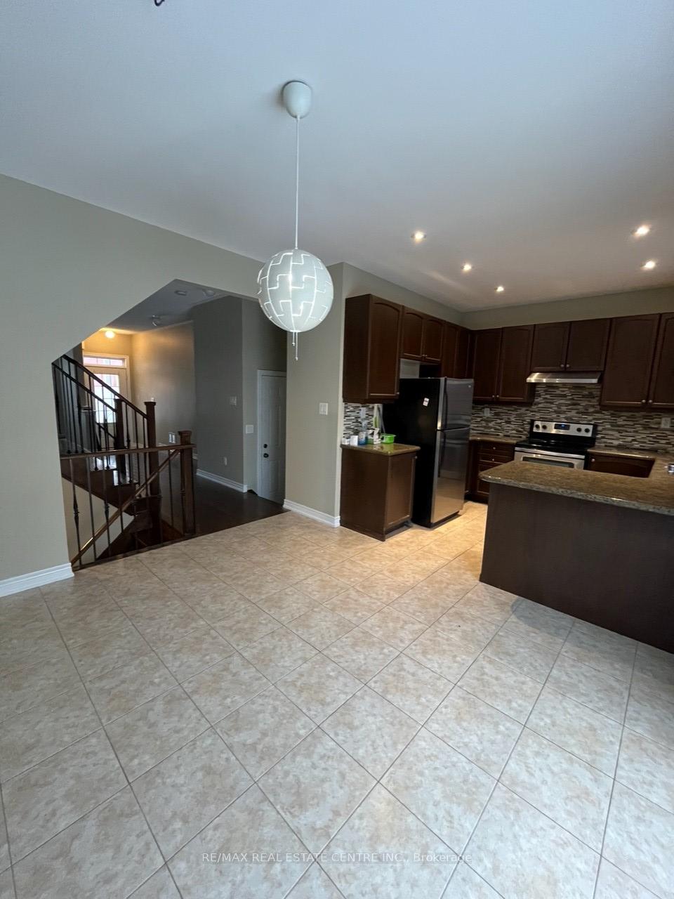 Photo 5 of 541 Vaughan Court, Milton, Scott — HOMEH