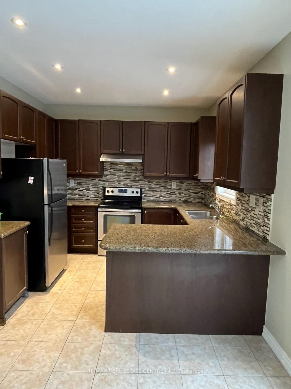 Photo 4 of 541 Vaughan Court, Milton, Scott — HOMEH