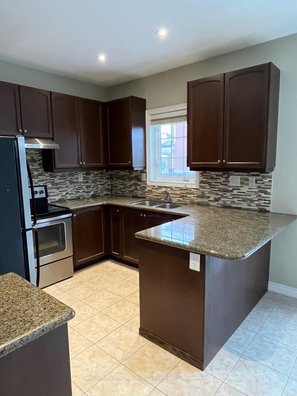 Photo 3 of 541 Vaughan Court, Milton, Scott — HOMEH