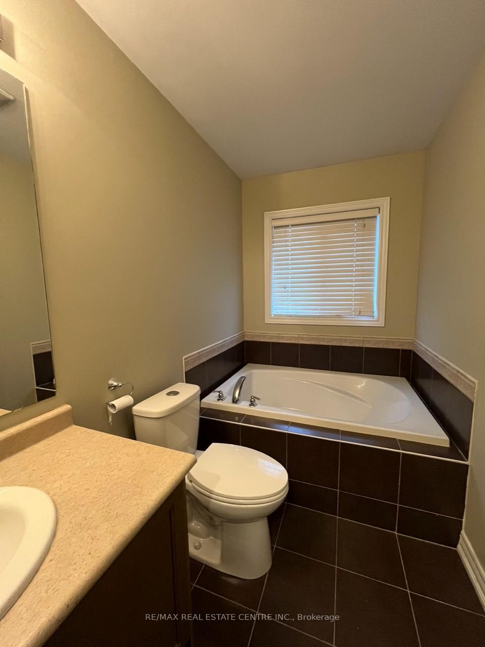 Photo 6 of 541 Vaughan Court, Milton, Scott — HOMEH