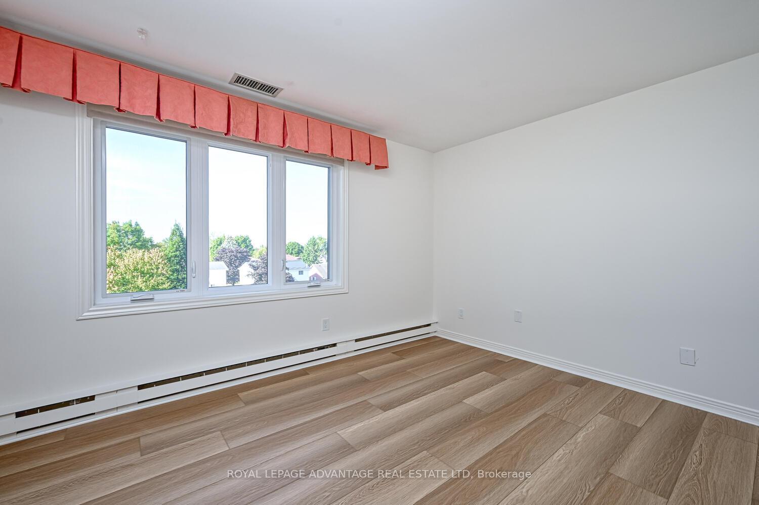 Photo 6 of Unit 401, 10 Armstrong Drive, Smiths Falls — HOMEH