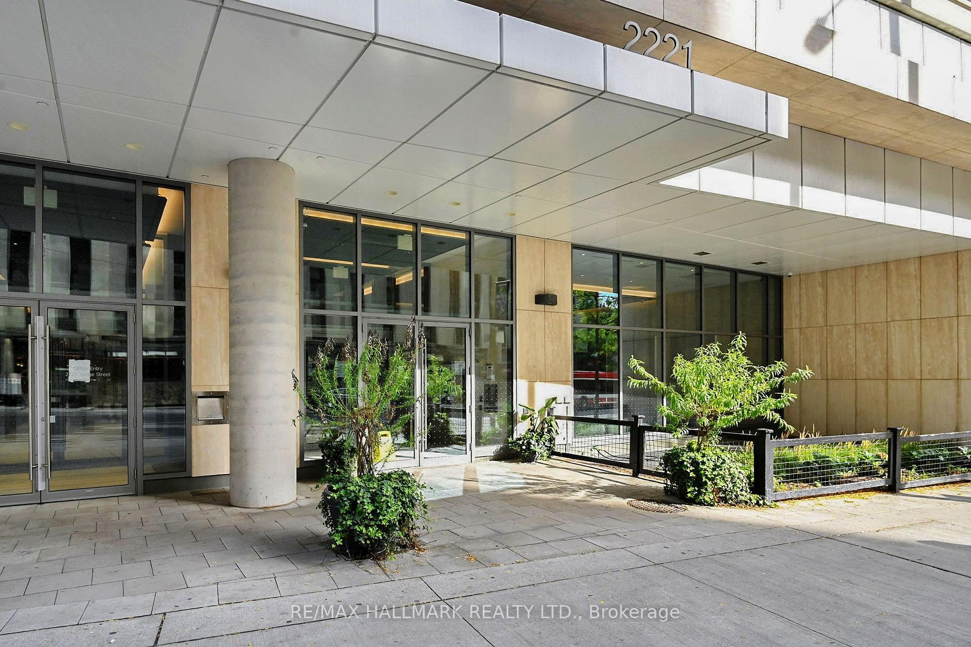 Photo 8 of Unit 313, 2221 Yonge Street, Toronto, Mount Pleasant West — HOMEH