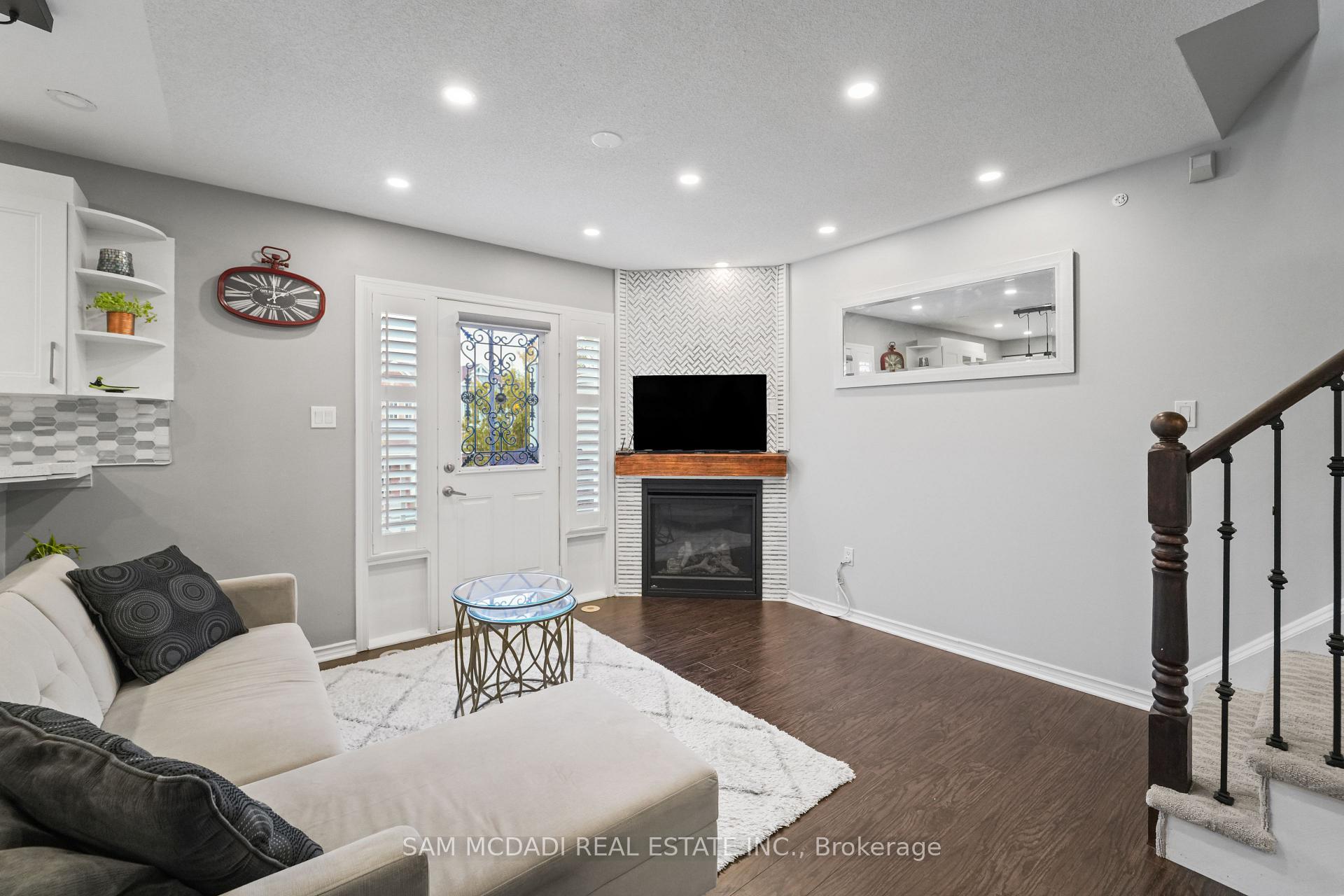 Photo 2 of 917 Burrows Gate, Milton, Coates — HOMEH