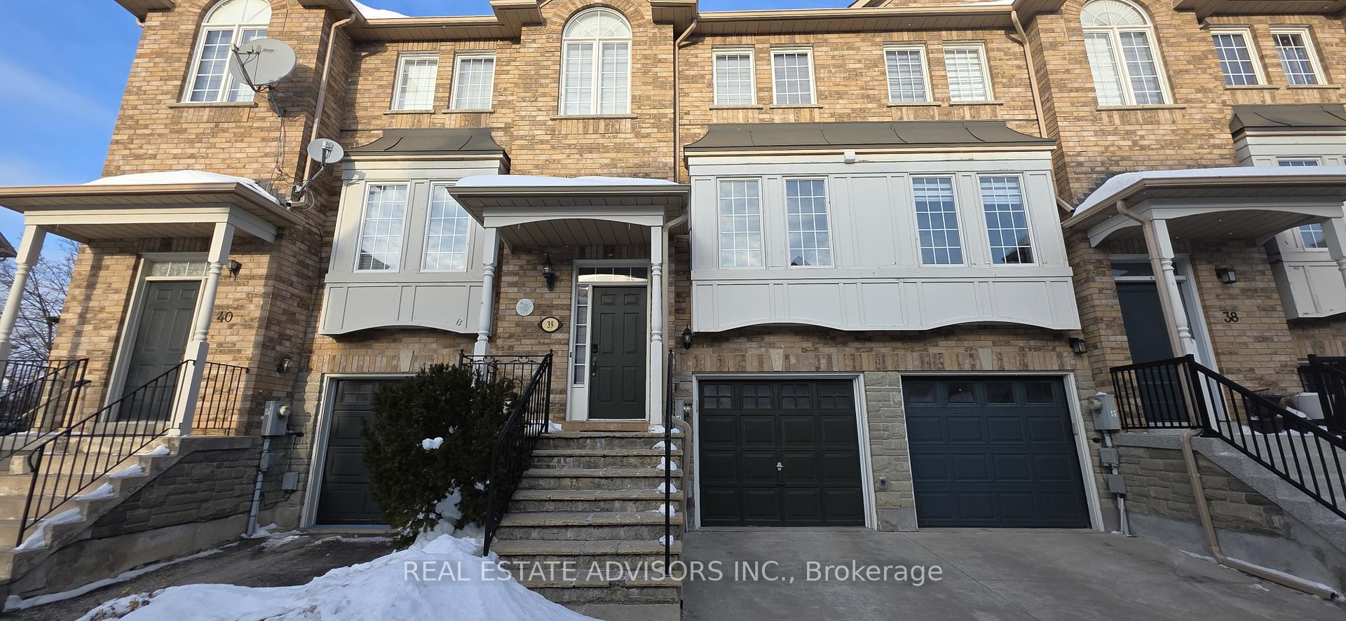 Photo 2 of Unit 39, 165 Fieldstone Drive, Vaughan, East Woodbridge — HOMEH
