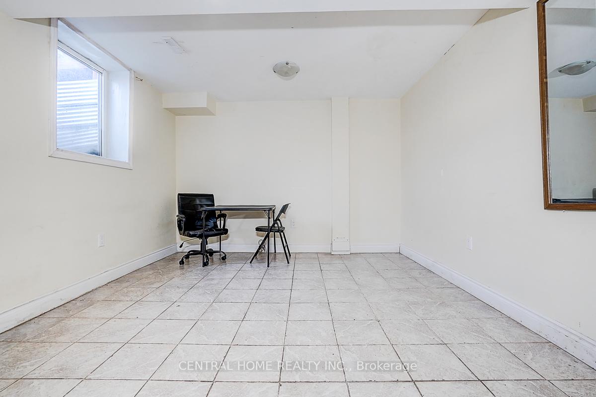 Photo 12 of Unit Basement, 17 Letty Avenue, Brampton, Fletcher's West — HOMEH