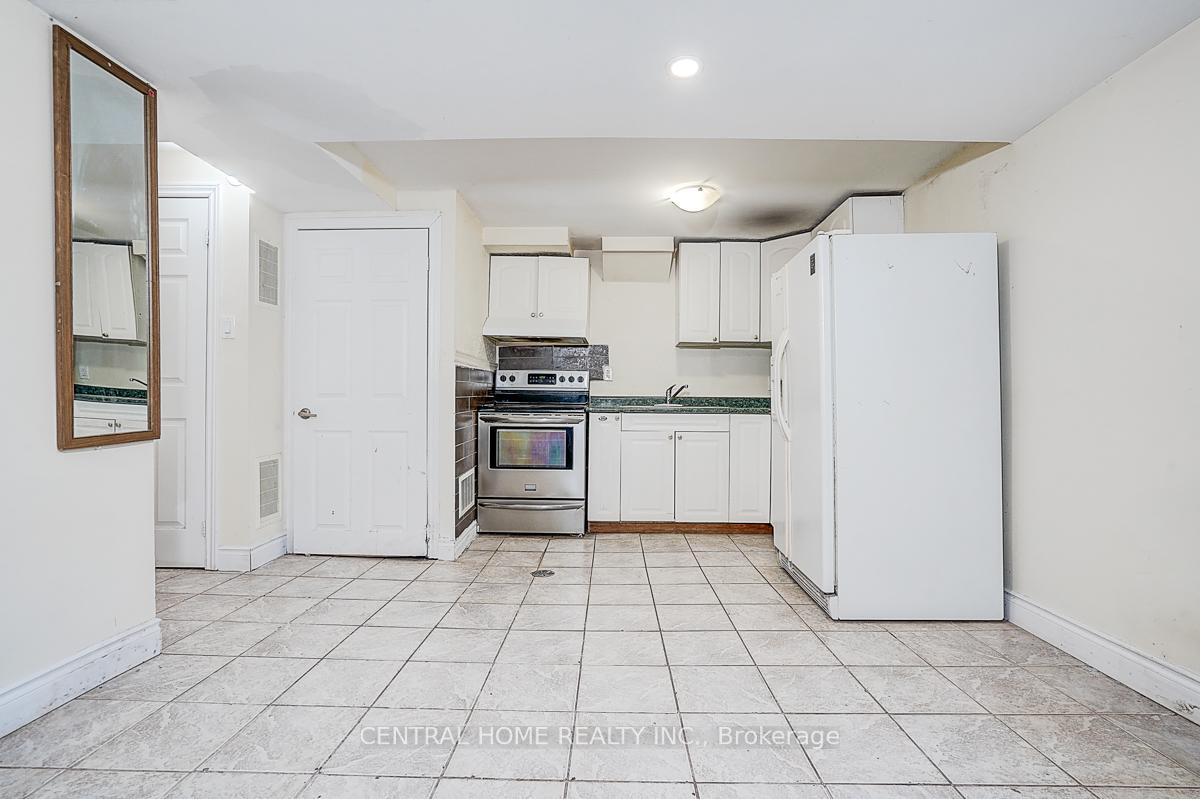 Photo 15 of Unit Basement, 17 Letty Avenue, Brampton, Fletcher's West — HOMEH
