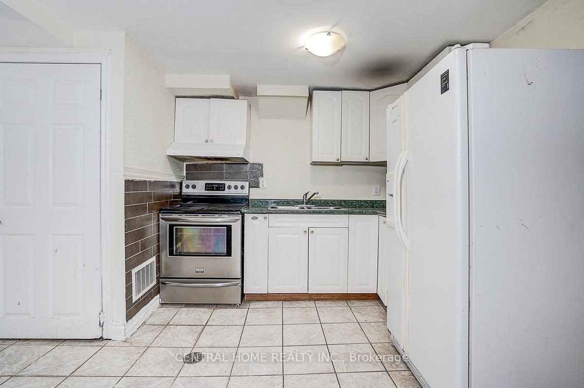 Photo 5 of Unit Basement, 17 Letty Avenue, Brampton, Fletcher's West — HOMEH