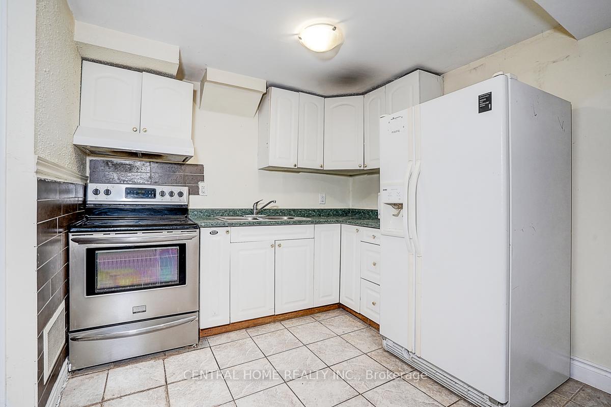 Photo 6 of Unit Basement, 17 Letty Avenue, Brampton, Fletcher's West — HOMEH