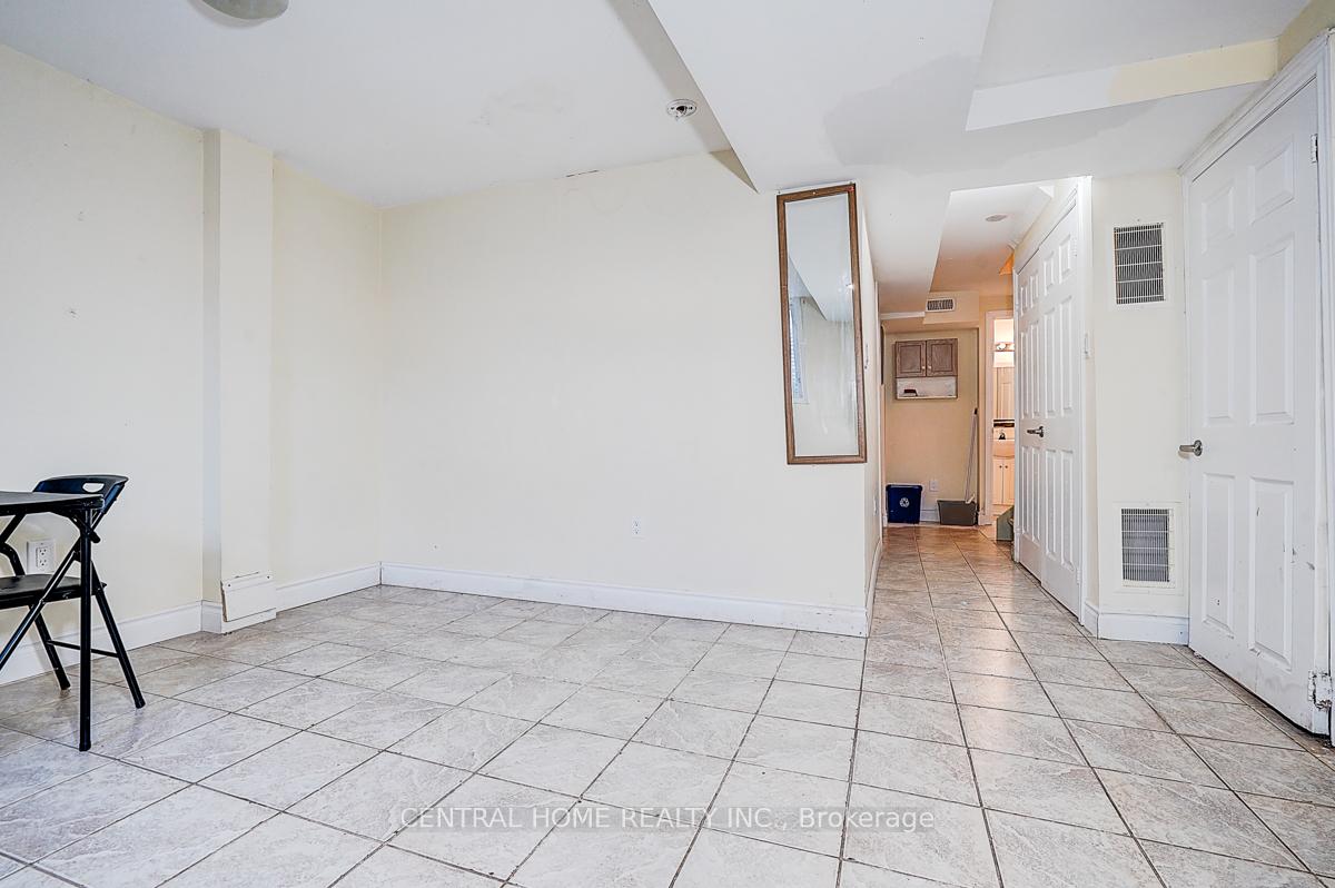 Photo 7 of Unit Basement, 17 Letty Avenue, Brampton, Fletcher's West — HOMEH