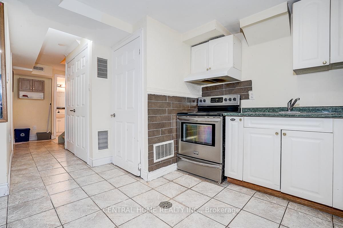 Photo 8 of Unit Basement, 17 Letty Avenue, Brampton, Fletcher's West — HOMEH
