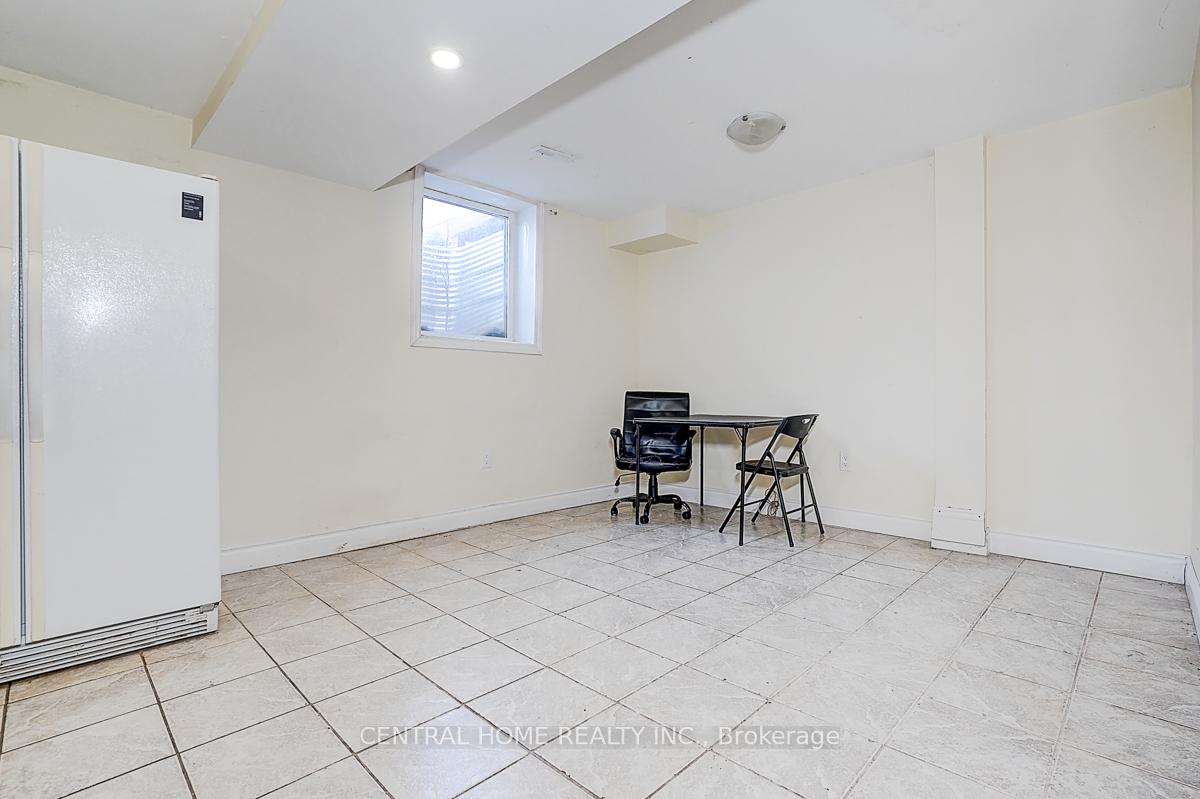 Photo 23 of Unit Basement, 17 Letty Avenue, Brampton, Fletcher's West — HOMEH