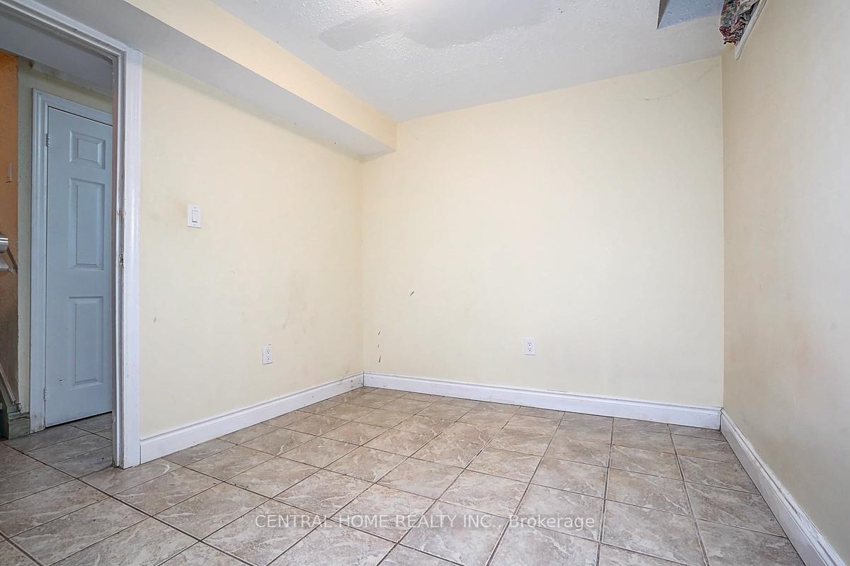 Photo 10 of Unit Basement, 17 Letty Avenue, Brampton, Fletcher's West — HOMEH