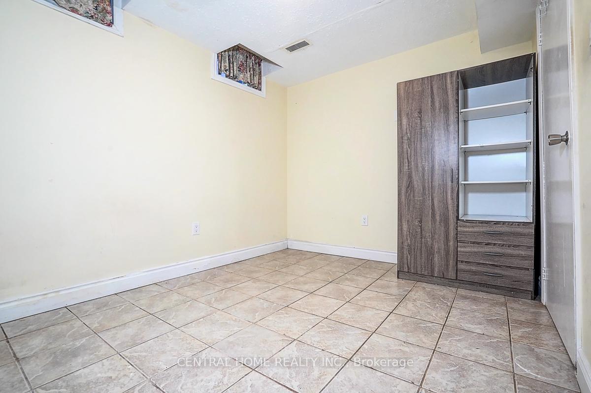Photo 21 of Unit Basement, 17 Letty Avenue, Brampton, Fletcher's West — HOMEH
