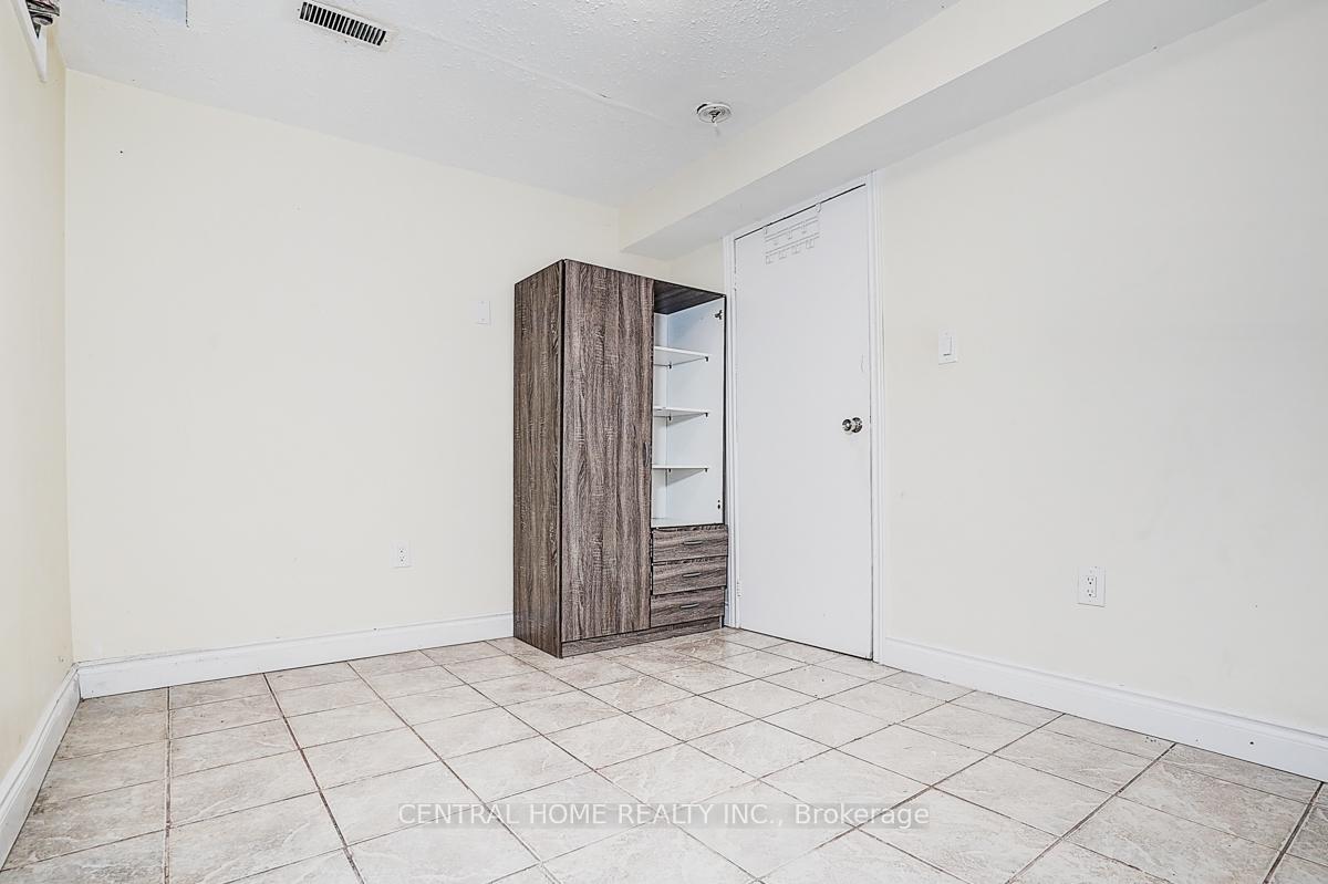 Photo 11 of Unit Basement, 17 Letty Avenue, Brampton, Fletcher's West — HOMEH
