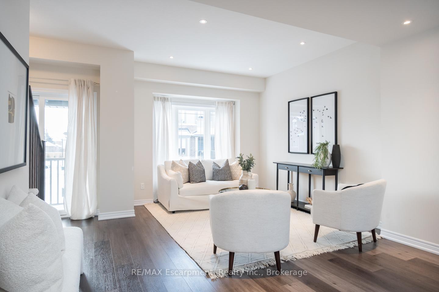 Photo 8 of Unit 18, 19 Picardy Drive, Hamilton, Stoney Creek Mountain — HOMEH