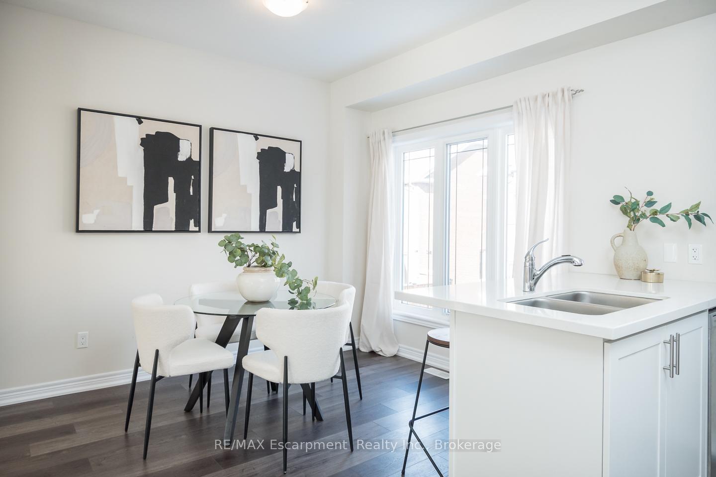 Photo 5 of Unit 18, 19 Picardy Drive, Hamilton, Stoney Creek Mountain — HOMEH