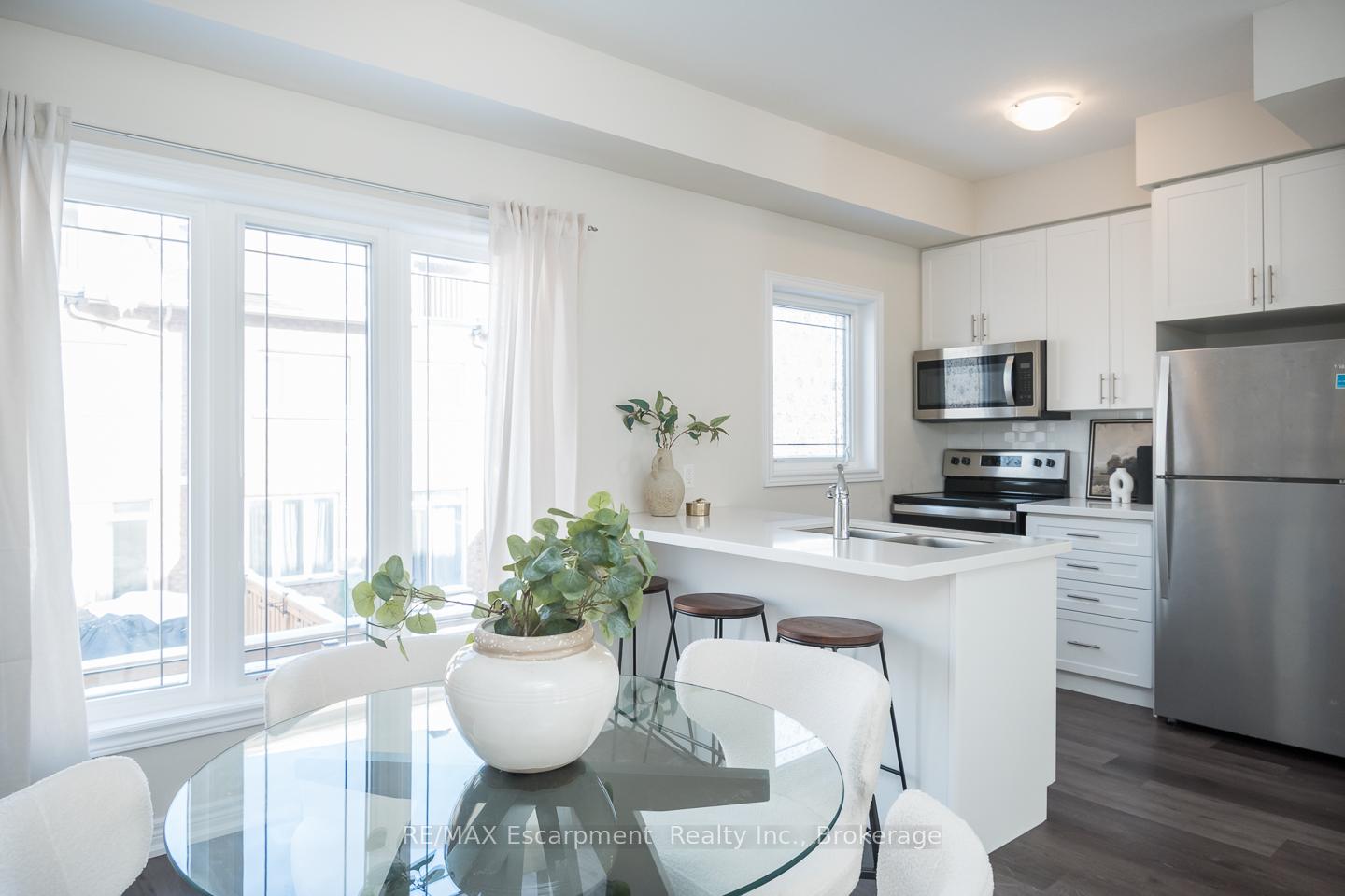 Photo 10 of Unit 18, 19 Picardy Drive, Hamilton, Stoney Creek Mountain — HOMEH