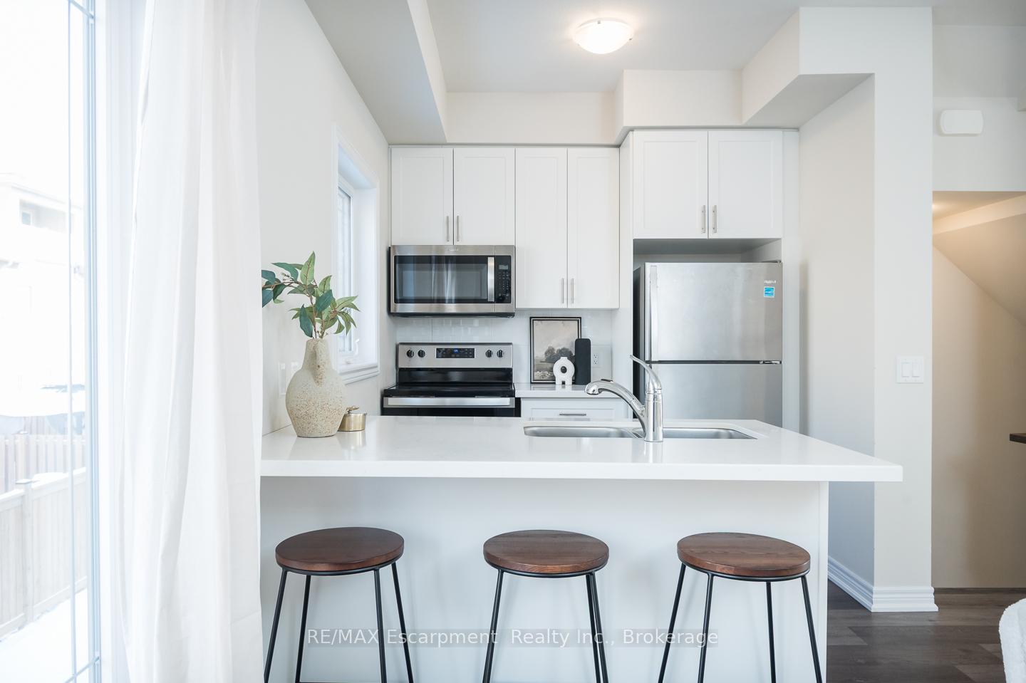 Photo 17 of Unit 18, 19 Picardy Drive, Hamilton, Stoney Creek Mountain — HOMEH