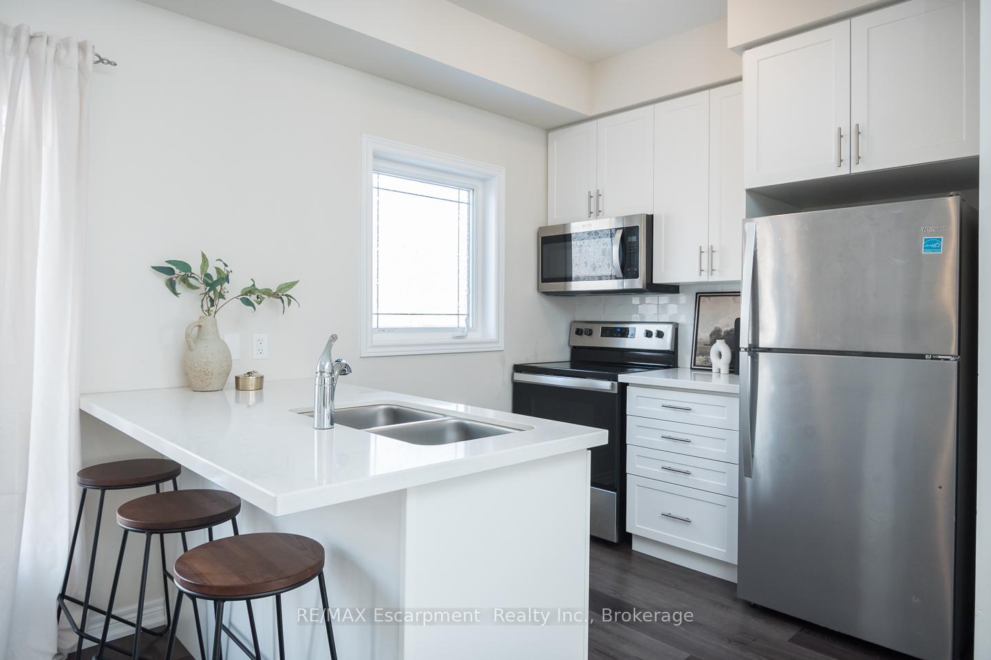 Photo 12 of Unit 18, 19 Picardy Drive, Hamilton, Stoney Creek Mountain — HOMEH