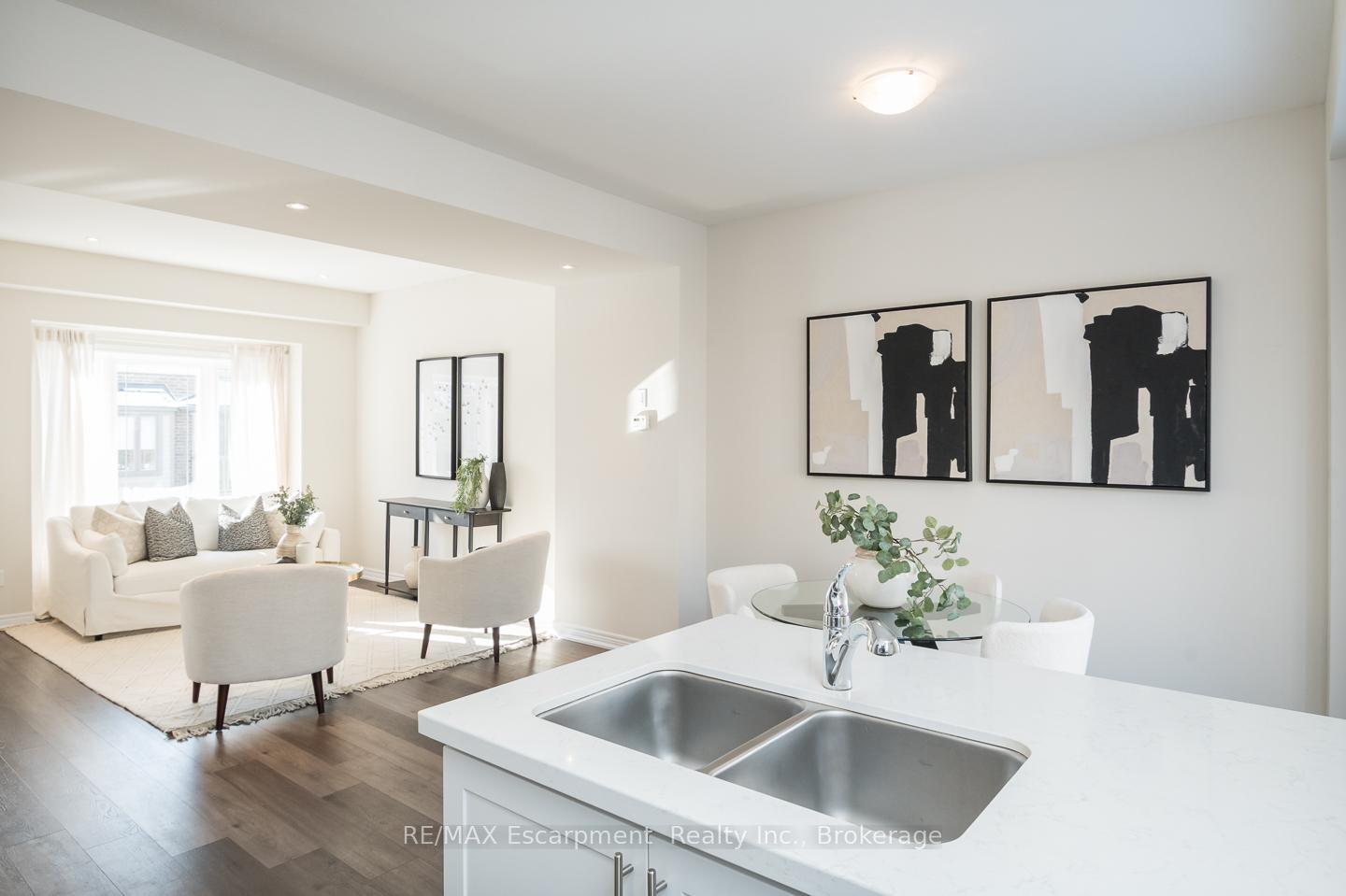 Photo 11 of Unit 18, 19 Picardy Drive, Hamilton, Stoney Creek Mountain — HOMEH