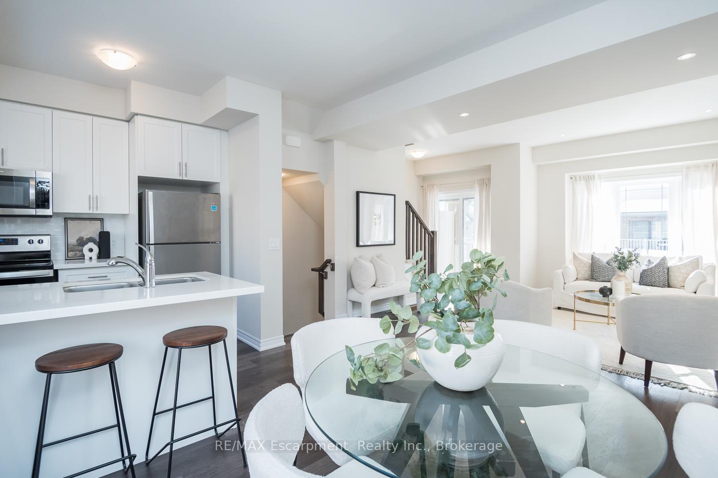 Photo 14 of Unit 18, 19 Picardy Drive, Hamilton, Stoney Creek Mountain — HOMEH