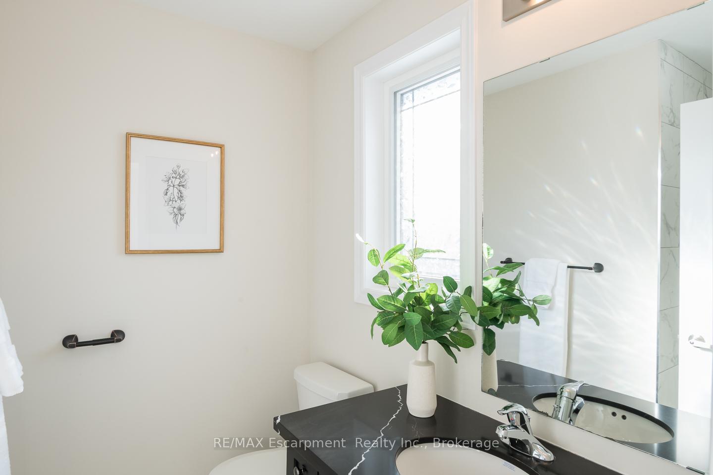 Photo 18 of Unit 18, 19 Picardy Drive, Hamilton, Stoney Creek Mountain — HOMEH
