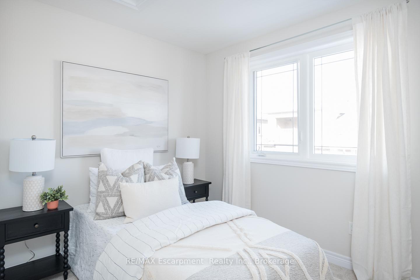 Photo 7 of Unit 18, 19 Picardy Drive, Hamilton, Stoney Creek Mountain — HOMEH