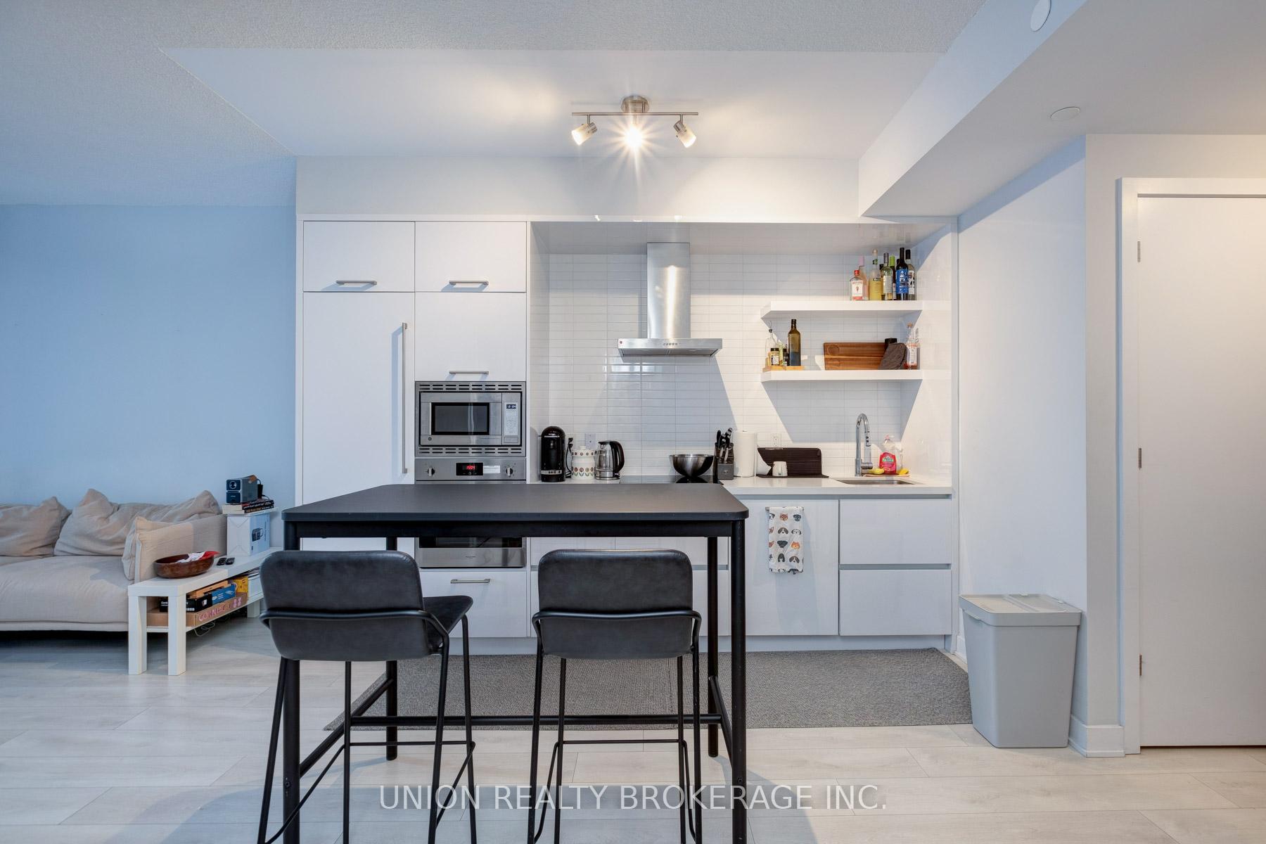 Photo 1 of Unit 303, 2221 Yonge Street, Toronto, Mount Pleasant West — HOMEH