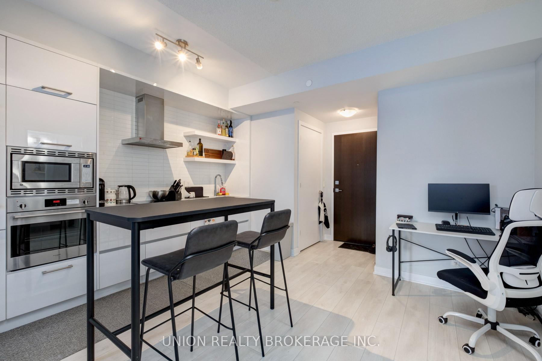 Photo 3 of Unit 303, 2221 Yonge Street, Toronto, Mount Pleasant West — HOMEH
