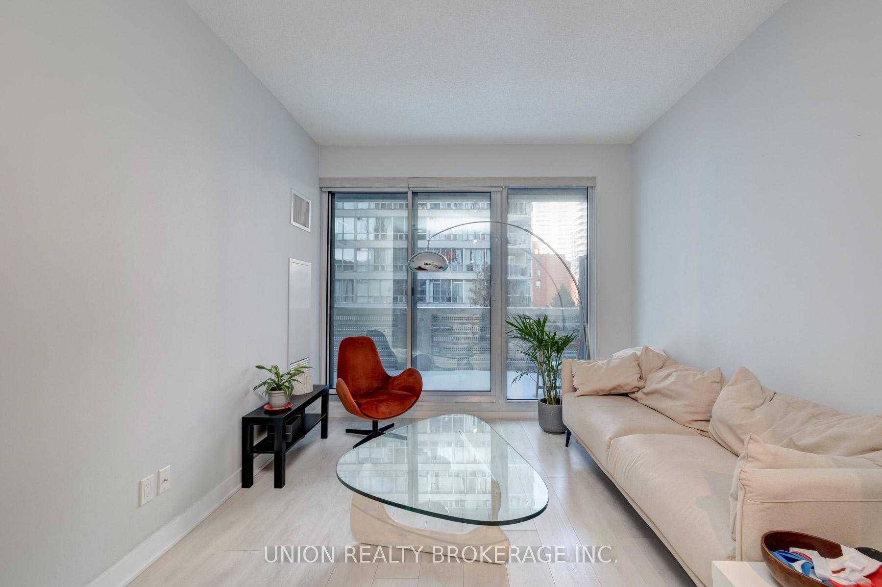 Photo 4 of Unit 303, 2221 Yonge Street, Toronto, Mount Pleasant West — HOMEH
