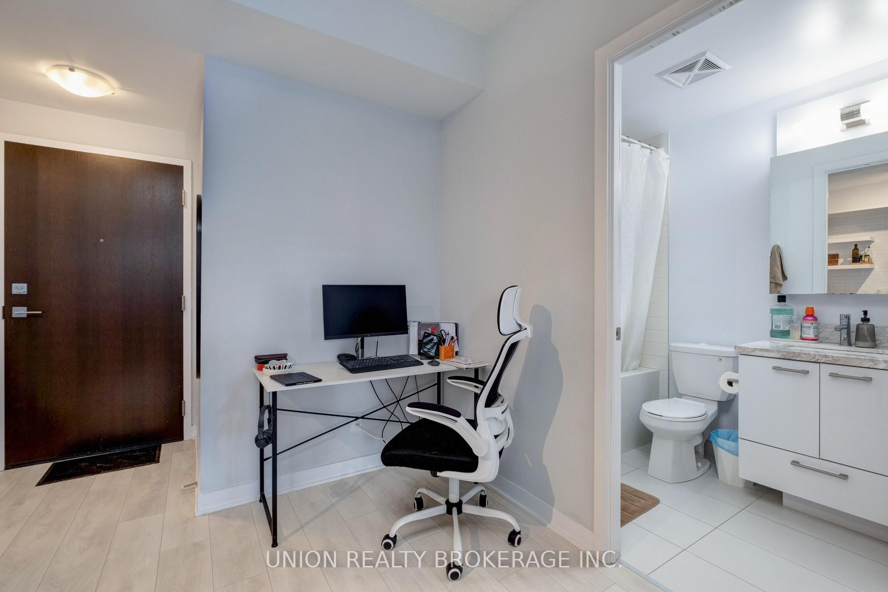 Photo 8 of Unit 303, 2221 Yonge Street, Toronto, Mount Pleasant West — HOMEH